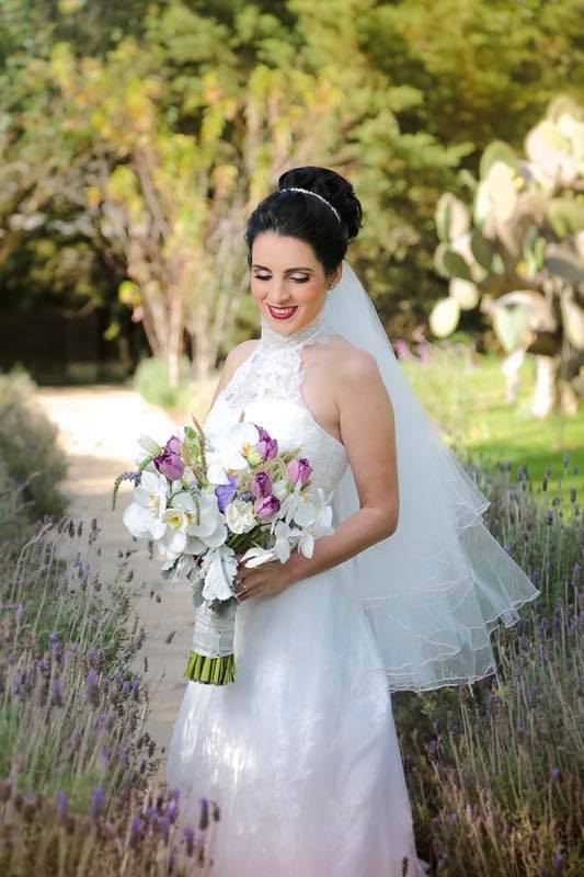 uvenceartehotel's tweet photo. Hermosa novia en los jardines de Parador San Juan de Dios. https://t.co/4u5nC17big