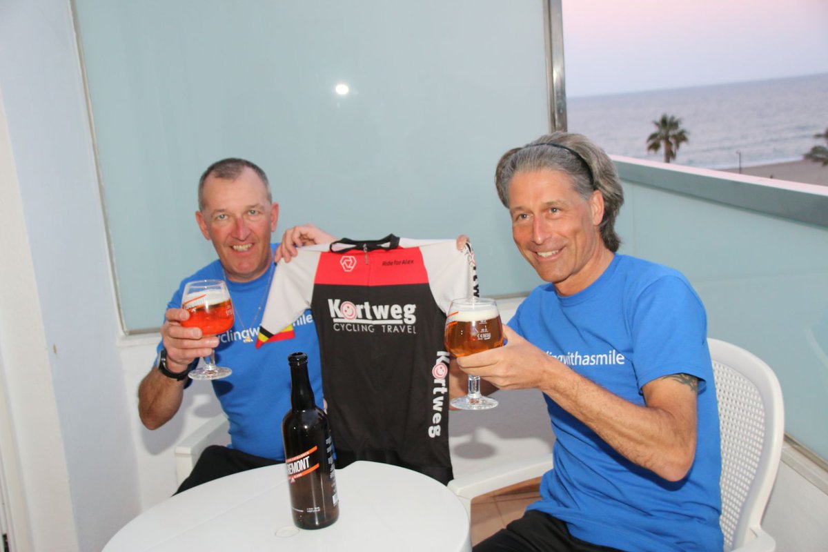 Het is feest in Mojacar.. Thomas Rudy en Frank En Linda waren er bij vanaf de 1ste fietsvakantie in 2009!  10 jaar reeds trouwe Kortweg klant. We vieren dit uiteraard met <a href="/KwaremontBier/">Kwaremont</a> en een special gift....sante!!
#cyclingwithasmile