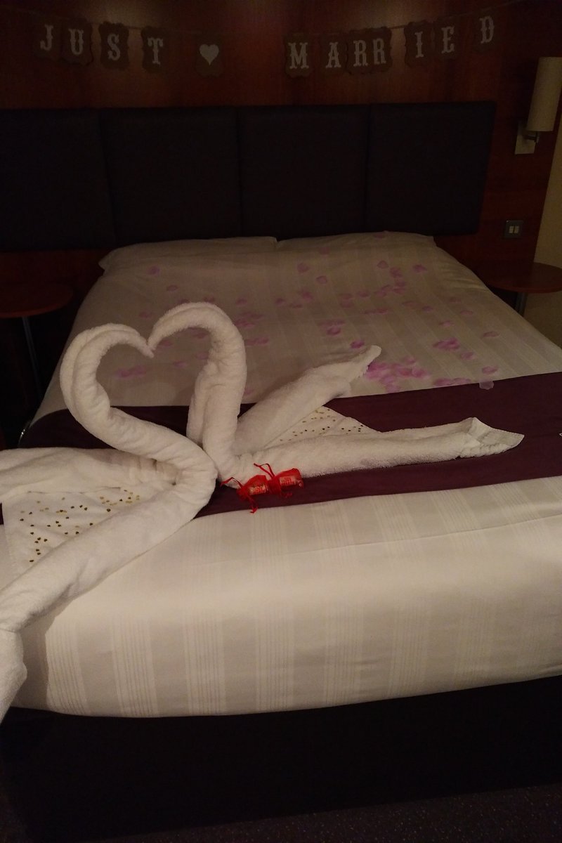 swindonnorthpi's tweet photo. A PI wow for a newly wed couple arriving today! @katesharpe69 @RikkiQuinlan @SDEBDD @Janet_Louise75 https://t.co/v2oDnn06t1