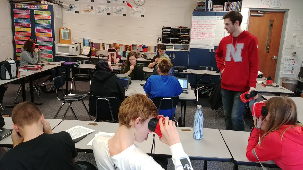 LCMSPrincipal's tweet photo. Binoculars?  Nope. Students using Google Expeditions to bring real life context to their research. @MrD_LC Thanks for the assistance @j_allen #LCMSPTB https://t.co/fGEKXETxDK
