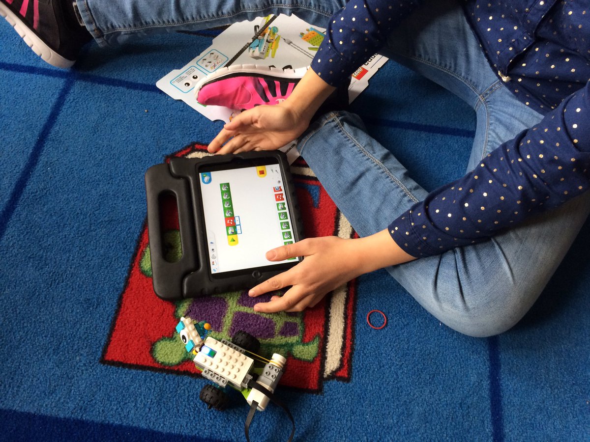 QueensvilleLC1's tweet photo. Ss demonstrating their creativity and developing coding skills #wedo @QueensvilleLC1 @QueensvillePS https://t.co/G09ZIKXTTC