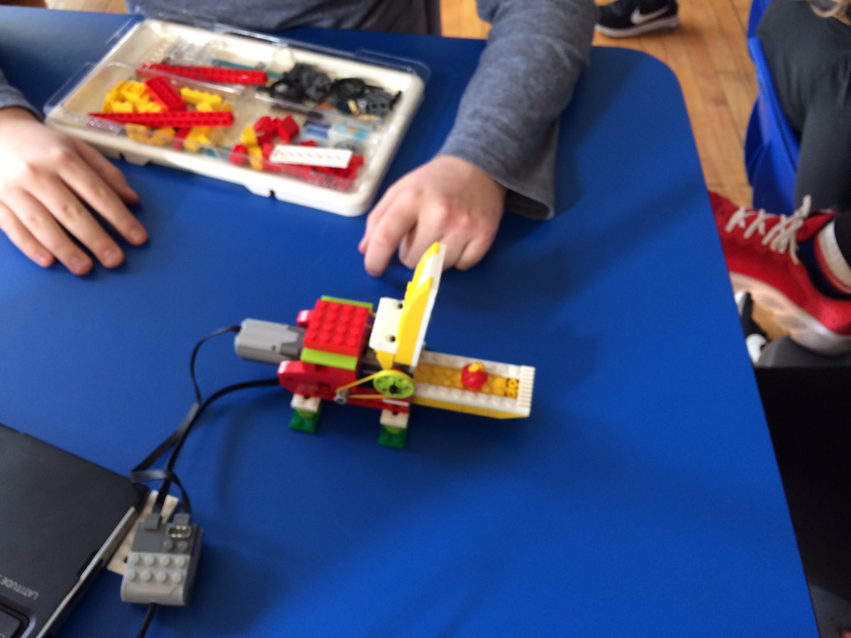 QueensvilleLC1's tweet photo. Ss demonstrating their creativity and developing coding skills #wedo @QueensvilleLC1 @QueensvillePS https://t.co/G09ZIKXTTC