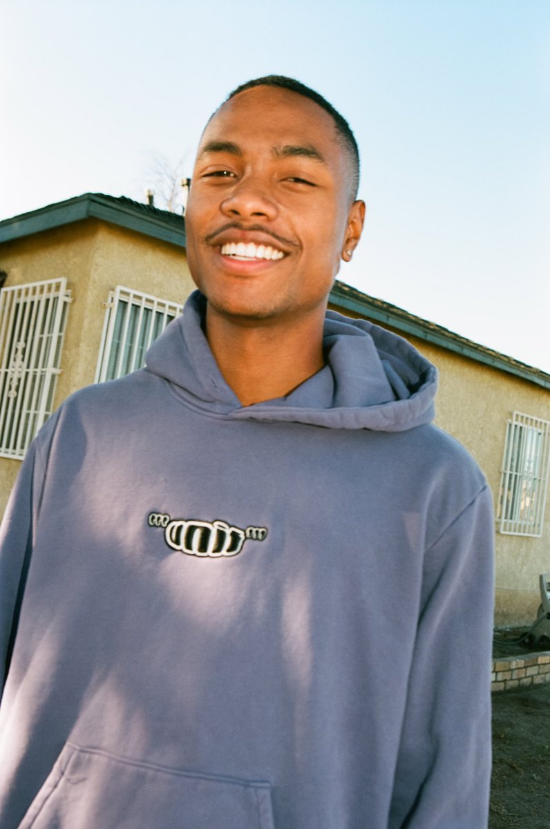 UNIFCLOTHING's tweet photo. Steve Lacy ~ fat logo hoodie ~ https://t.co/9hhKgsQGAU