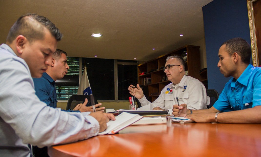 FONA_oficial's tweet photo. Desde la sede de @ONAoficial, @ppgrillo66 y @RobertoLoboT coordinan acciones de apoyo después de que se firme el convenio entre ambas instituciones #ONA y la Alcaldía del municipio Torbes, estado Táchira #PetroElFuturoEsHoy @ppgrillo66 @A_MathewsM https://t.co/Ystqz4ZQ2u