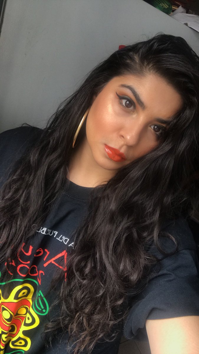 mayox3_'s tweet photo. @fentybeauty Profiltr Foundation in 310, KillaWatt Mean Money/ Hu$tla Baby, Matte Moiselle Freckle Fiesta, Glossbomb 💥 https://t.co/Nt8vVhNJWg