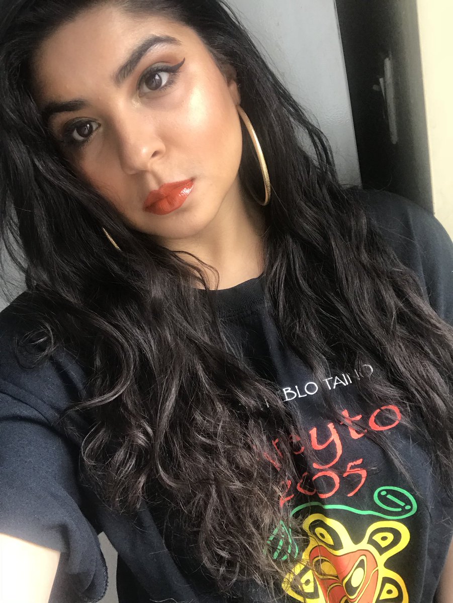 mayox3_'s tweet photo. @fentybeauty Profiltr Foundation in 310, KillaWatt Mean Money/ Hu$tla Baby, Matte Moiselle Freckle Fiesta, Glossbomb 💥 https://t.co/Nt8vVhNJWg