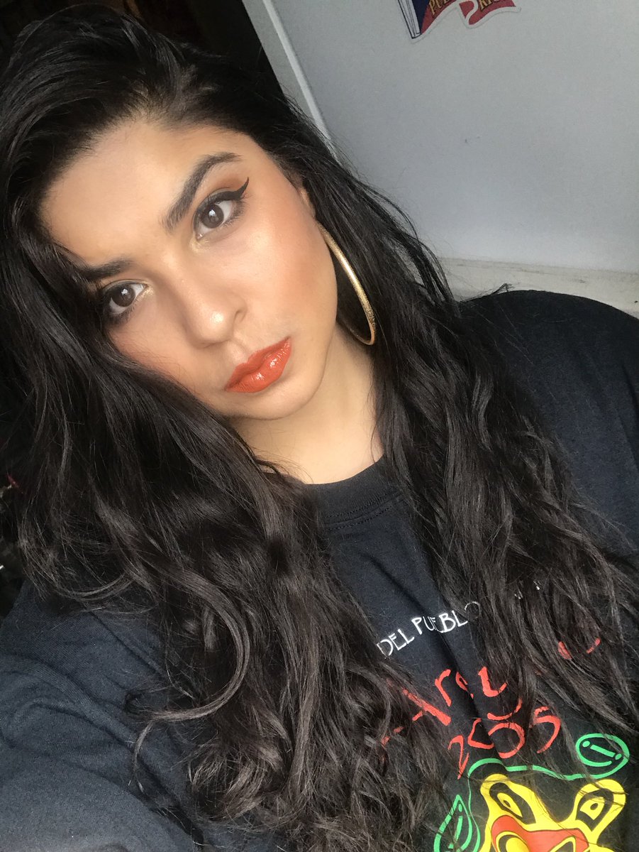 mayox3_'s tweet photo. @fentybeauty Profiltr Foundation in 310, KillaWatt Mean Money/ Hu$tla Baby, Matte Moiselle Freckle Fiesta, Glossbomb 💥 https://t.co/Nt8vVhNJWg