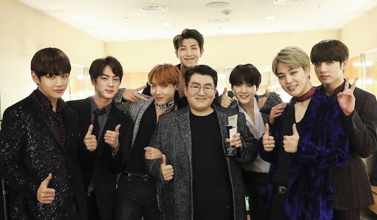 soompi's tweet photo. Bang Shi Hyuk Shares Stories Behind #BTS’s Journey To Success
https://t.co/VkGipyos5a https://t.co/BXzpgnqSin