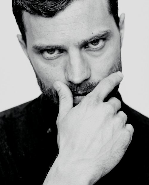 RoratoSilvia's tweet photo. #JamieDornan     #EyesSoIntense     #Hand    #ExpressionSoPerfect     #Masterpiece https://t.co/ux1jjeCmSr