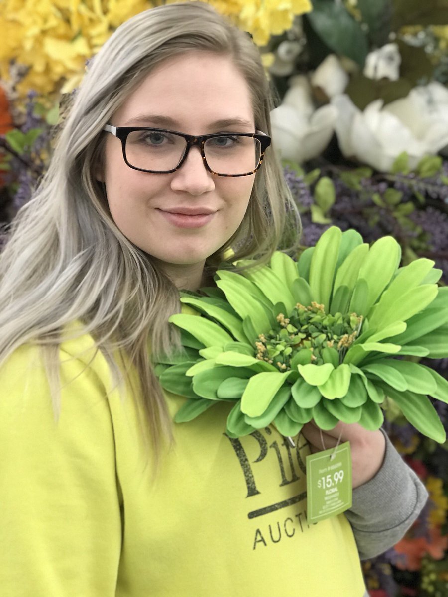 kari_sabe's tweet photo. Quick photo shoot @ hobby lobby with this model !!! Plz fav and rt for her chance on America’s Next Top Model https://t.co/mDl6TTjKZy
