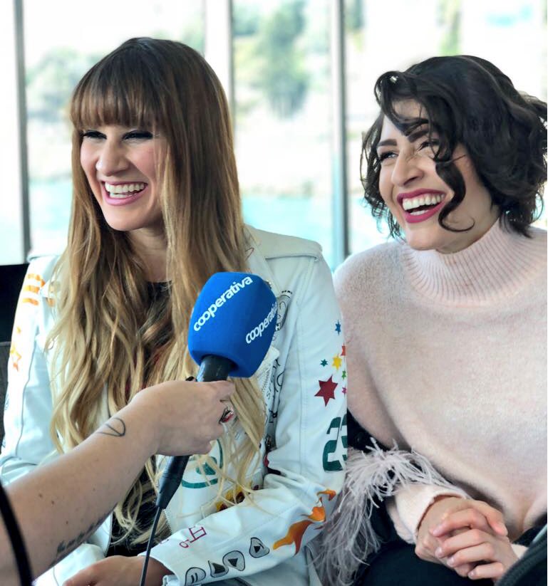 haashoficial's tweet photo. Día 4!! Gracias por todo su cariño! No hay entrevista en que no nos digan que tenemos los MEJORES FANS!! #ArtistaDelFestivalHaAsh @elfestival  ❤️🙏🏼💖💕‼️ https://t.co/7tJSIsU0Nm