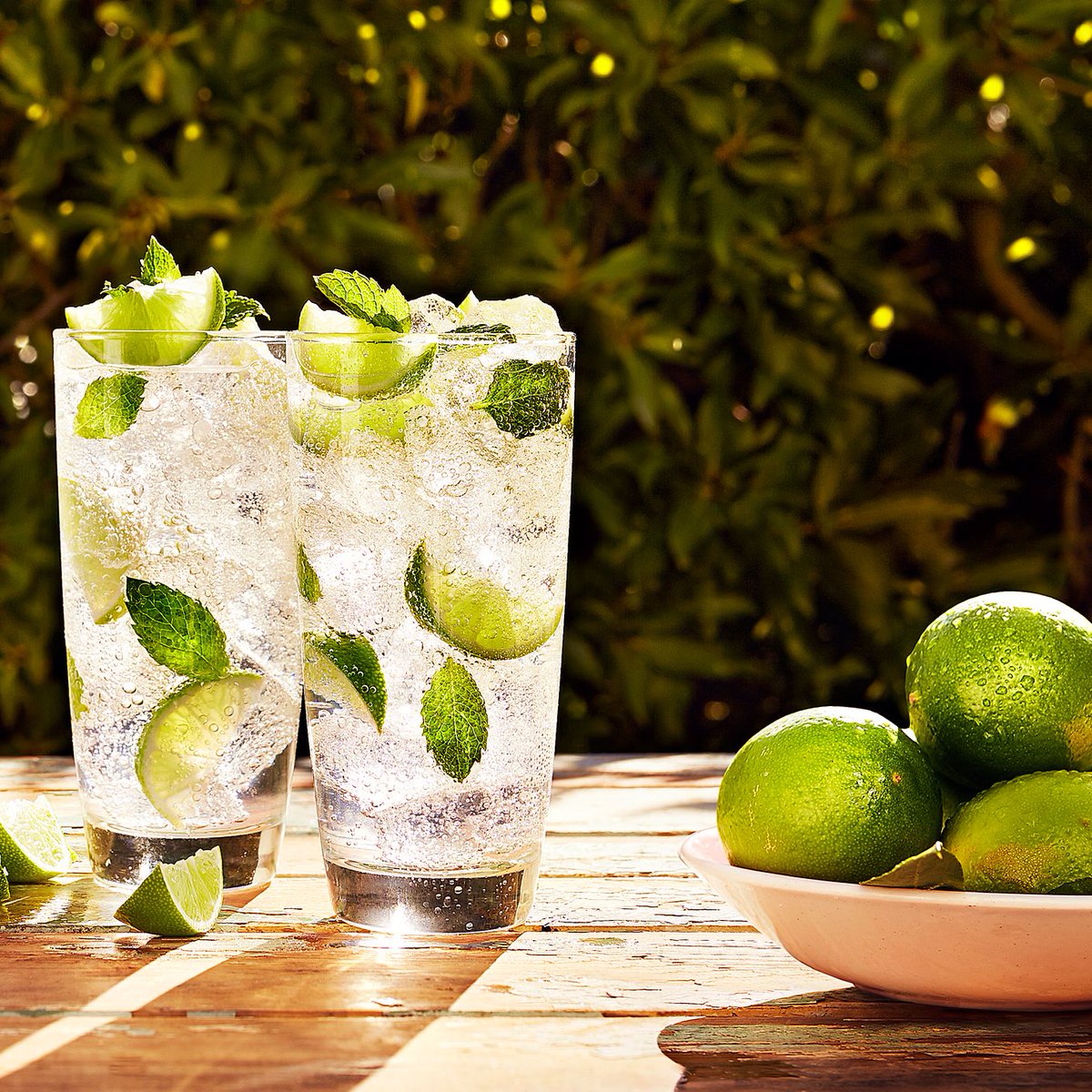 MalibuDrinksUS's tweet image. Have you heard?! We’ve got a new flavor, and what does that mean? New cocktails!

Try the new Malibu Lime Mojito
2 parts Malibu Lime
¾ part fresh lime juice
½ part sugar
3 parts soda
Lightly muddle mint leaves with sugar in highball glass. Garnish with mint sprig.