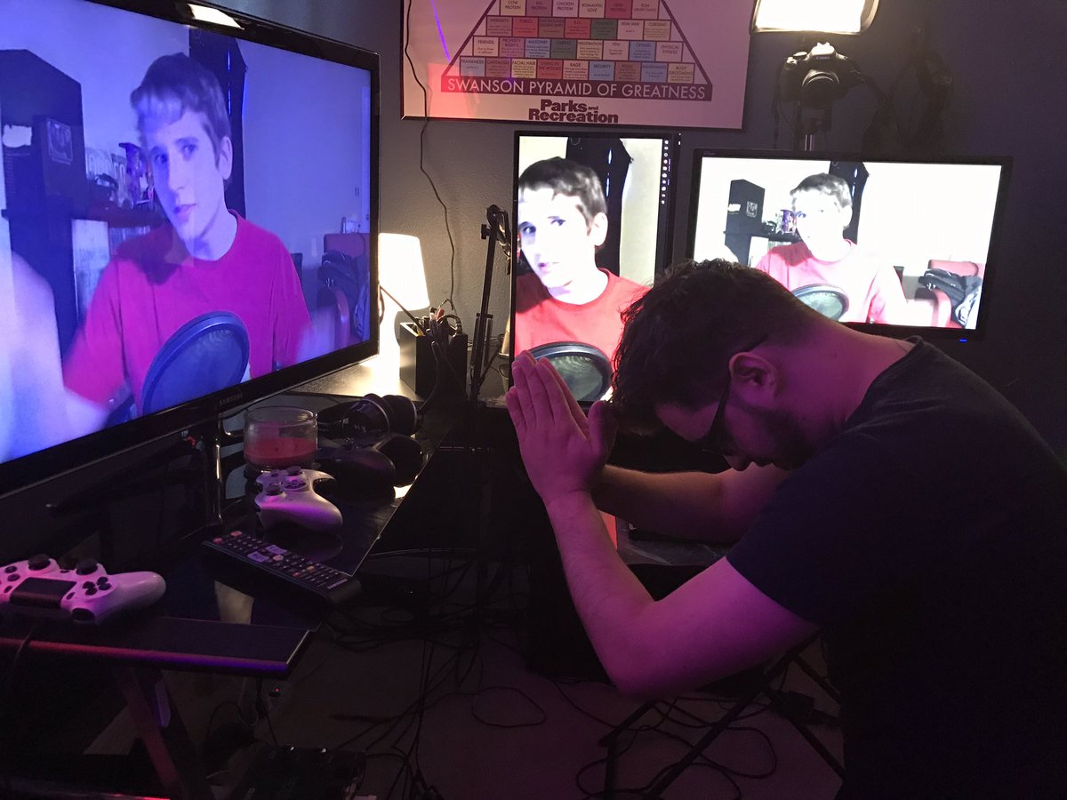 SlyFoxHound's tweet image. Today I need all the blessings from my true inspiration to play Soul games!  Ill be playing Dark Souls 3 for the first time!  I miss you but you are always in my heart and I will beat the game in your name, AMEN! @SSoHPKC