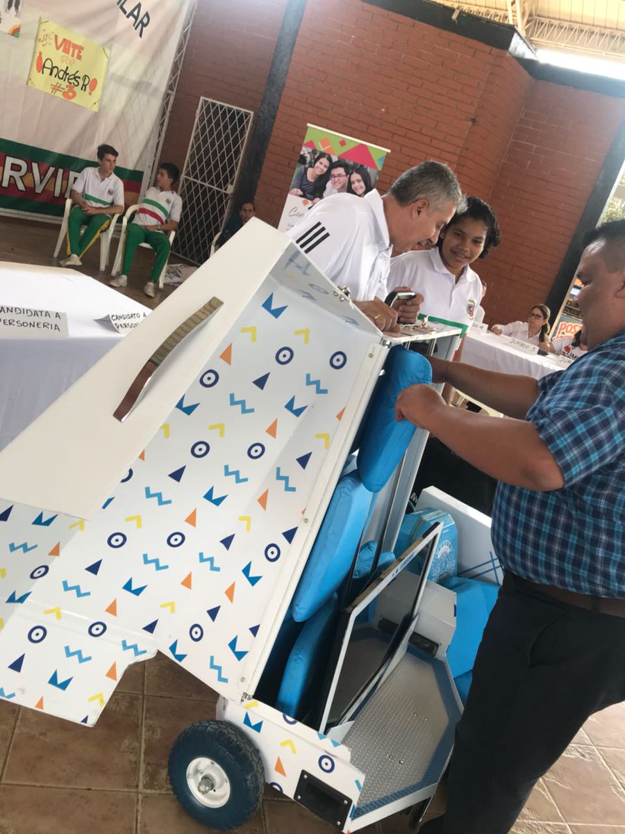 CopaClaroCo's tweet photo. Para incentivar su experiencia de aprendizaje y seguir cultivando su crecimiento en valores, las campeonas de la 🏆Claro de fútbol 2017 ⚽ en Bucaramanga recibirán una Smart School Nómada que @SamsungCO y #ClaroPorColombia les entregarán. https://t.co/WrAfQOpPFI