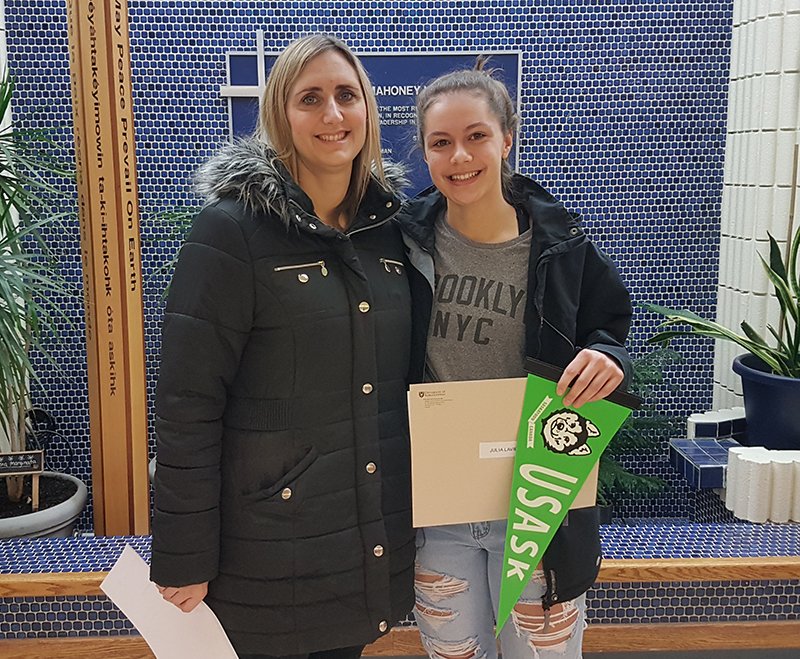 usask's tweet photo. Congrats to the high school students who received their Best and Brightest Scholarships from #Usask - see you in the fall at #UsaskOrientation! https://t.co/Lp1fgGgxYS https://t.co/AaZ3nXMchj