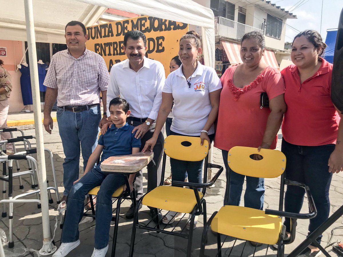 JulioSaldanaM's tweet photo. “Solidaridad no es dar lo que te sobra, sino dar lo que te falta” #PRDcercadeti #RecorriendoVeracruz #Tecolutla #GtzZampea @DiputadosPRD_ https://t.co/Dqg8KeK4MZ