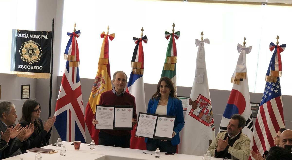 MovacNL's tweet photo. Firma de convenio de trabajo entre #MOVAC y Municipio de Escobedo
#ZonaEscolarSegura 👏🚸⚠🚦
Fotografía: @cocokintero https://t.co/d6xJDnCy3M