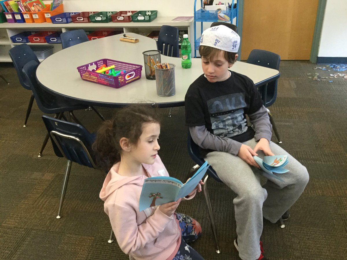 Hebrew_SSDS's tweet photo. All kind of trees project עצים מכל המינים 
Reading together with friends #Rimonim@ssds https://t.co/whlFDaWmuK