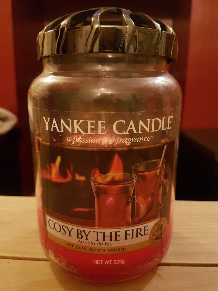 LisaSCYA's tweet image. Geez its cold tonight! Warming up with Cosy by the fire 😊