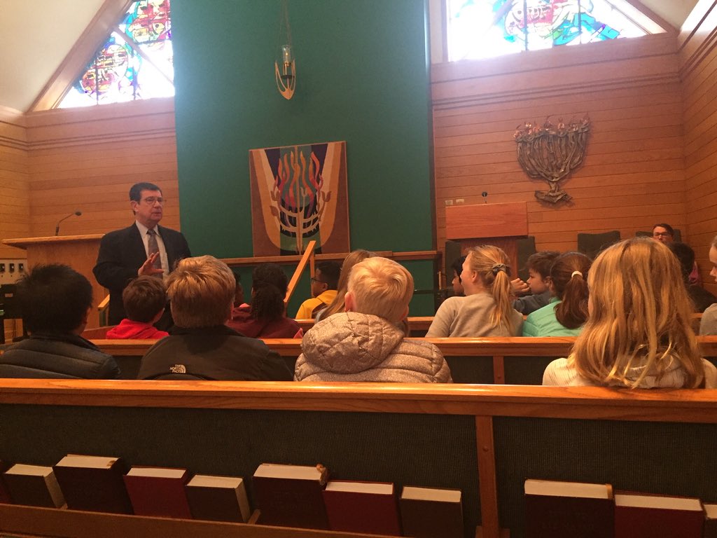 parktudor's tweet image. 6th grade has been studying “Communities of Identity,” and visited local faith-based organizations: Congregation Beth-El Zedeck and @jccindianapolis, the Eman Schools, @HTCIFriends, and Second Presbyterian Church.
#indy #nomeancity #communityengagedlearning #loveindy