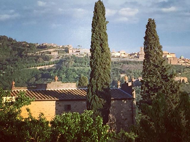 Time to discover an authentic treasure of #Tuscany #cortona #ilfalconiere #silviabaracchi #chef #michelinstar #ohvita #perugia #tuscanrecipes #cooking #cookingclass #tuscanlife #tuscanybuzz #tuscanwine #cortonagram #countryside #countrychic #cookinginTuscany