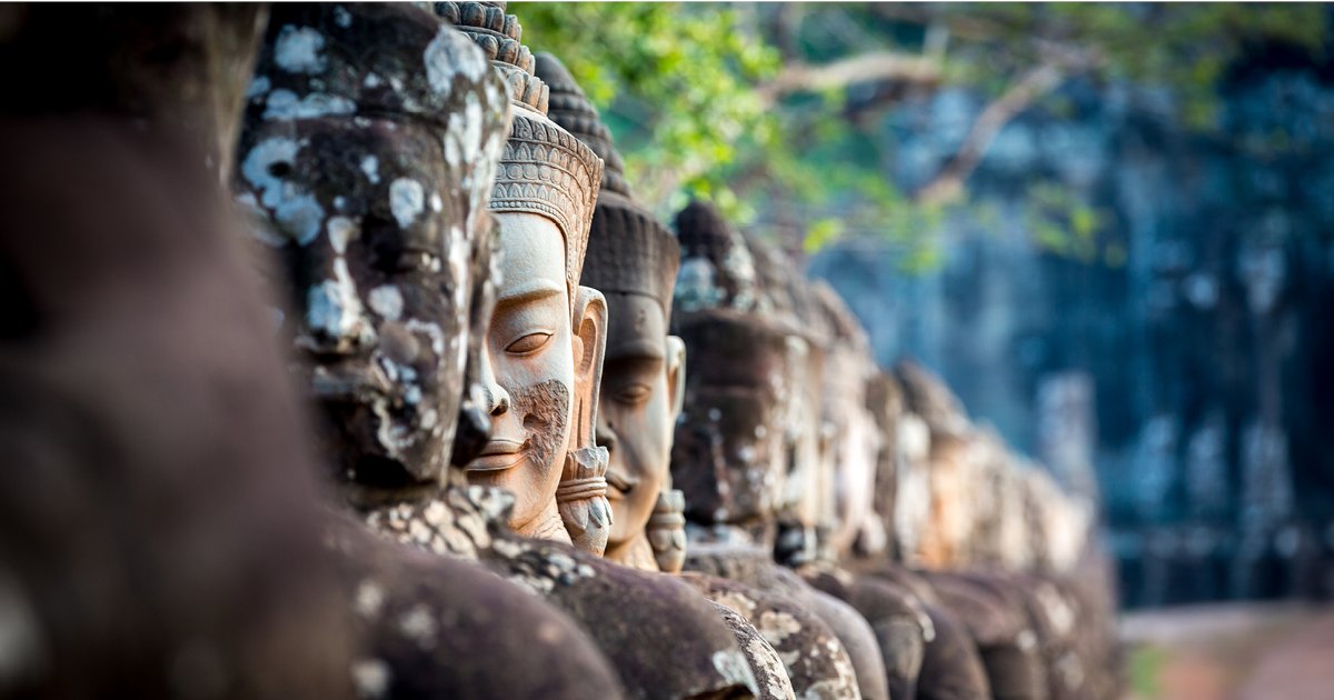 Emerald_Cruises's tweet photo. Tonight we see Jane navigate Asia’s waterways as she travels down the Mekong River. Follow in Jane’s footsteps with our Mekong Discovery Cruise. From the jungle landscapes of Siem Reap to the streets of Ho Chi Minh City. #cruisingwithjanemcdonald https://t.co/fNTVH4Zswp https://t.co/c5fd3hz0uy