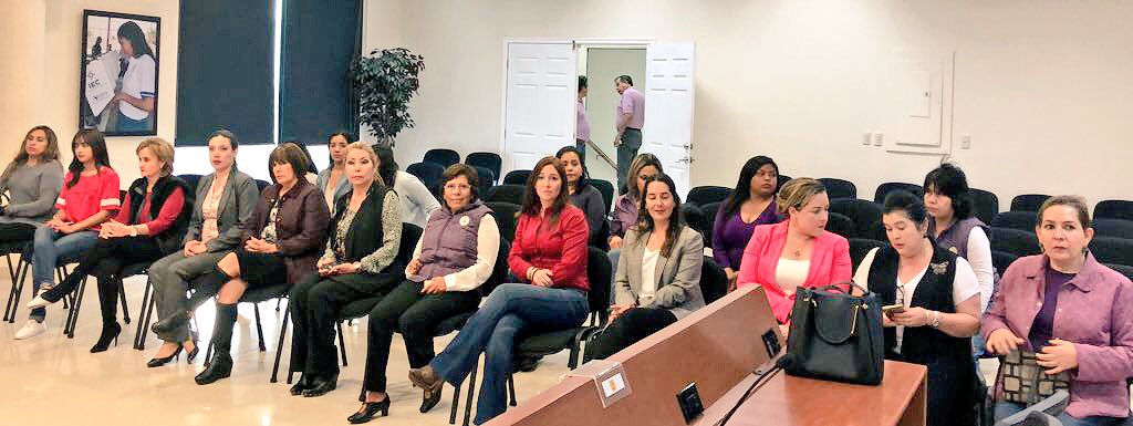Boreque's tweet photo. Esta tarde acompañamos a Rosy Salazar Directora General de la fundación Luz y Esperanza a presentar una denuncia ante el @IECoahuila por las amenazas contra la alcaldesa de Piedras Negras @villarrealsonia y el cabildo de @MpioPNegras. ¡Nada justifica la Violencia de Género! https://t.co/xkwNrj4gyB