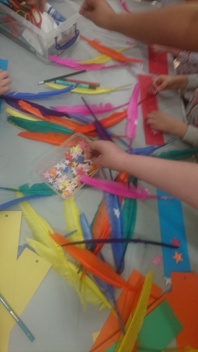 Curlypics's tweet photo. Think I'm officially mad! After a busy week at work why not finish with 60 rainbows &amp; Brownies to celebrate Thinking Day @GGWokingEast https://t.co/CClMK9tS2J