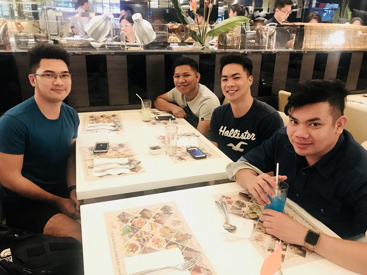 jonrepublic's tweet photo. Walwalan 😂 @Marthenikz @carlbyaHERO @superjanc 

#buffet101 https://t.co/hWXmtcdchi
