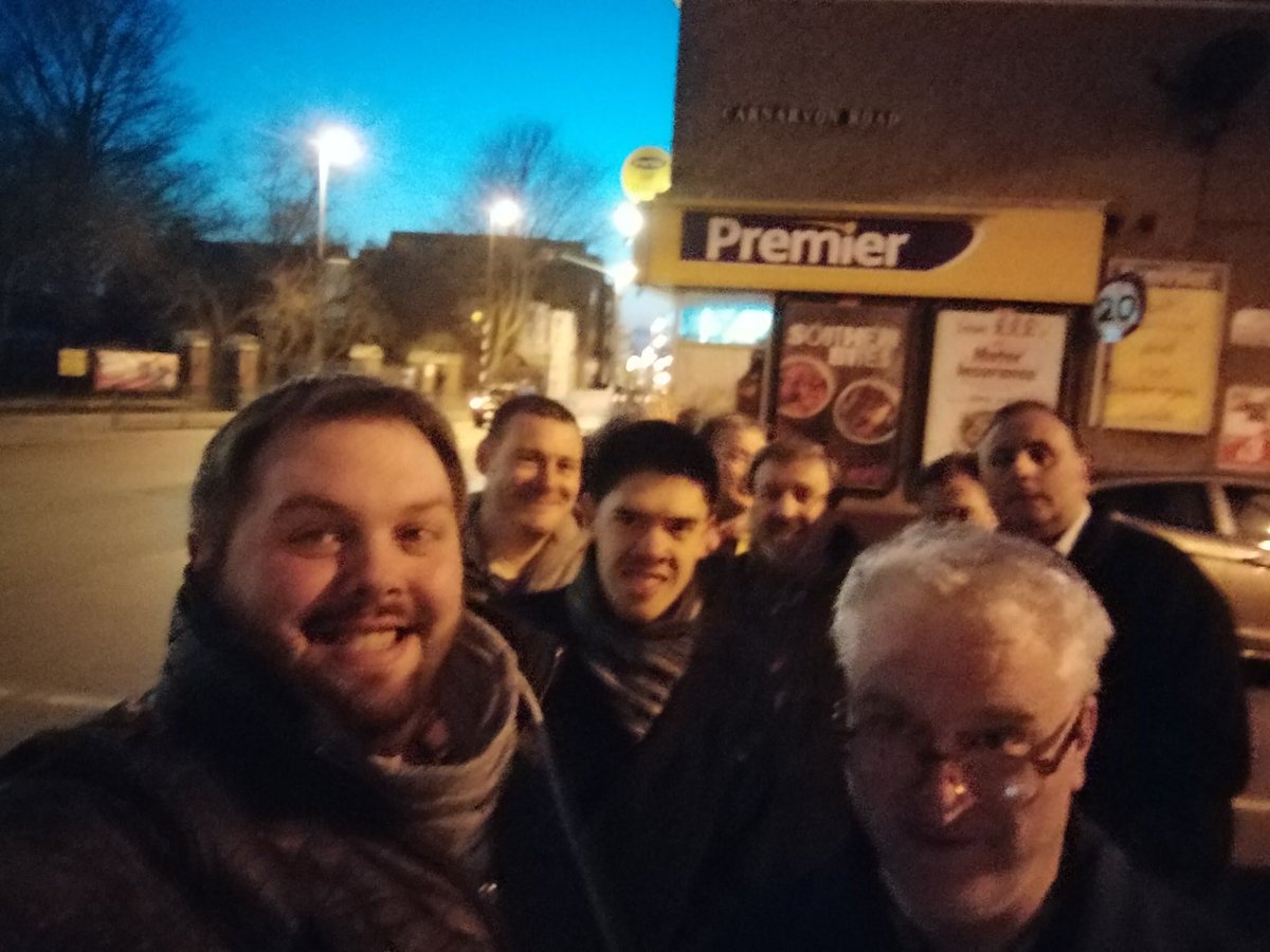 portsmouthld's tweet image. Fantastically Freezing #Fratton @LibDems #LibDemDoorsteps tonight chatting with local residents. It was very very cold but our ❤️ly #LibDem #TeamLocal got a very, very warm welcome across 100 homes #Portsmouth @Rayne360 @davidfullerld @stu16486 #TeamFratton #WorkingAllYearRound