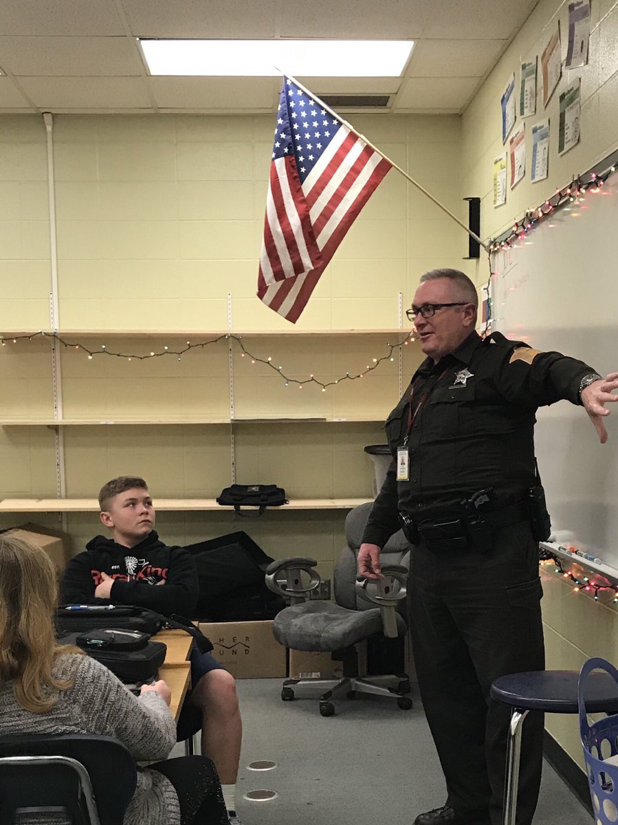 Huge thanks to #SRO Brian Talkington for speaking with my college &amp; careers class today! Great stories and lessons! <a href="/DCCS_SRO/">Decatur Co SRO</a> <a href="/NorthDecaturHS/">North Decatur High School</a>