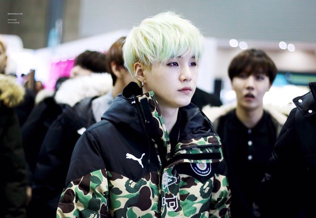 Группа бтс шуга. Шуга бтс. Юнги из бтс. Юнги бтс. Скандал с юнги из bts.
