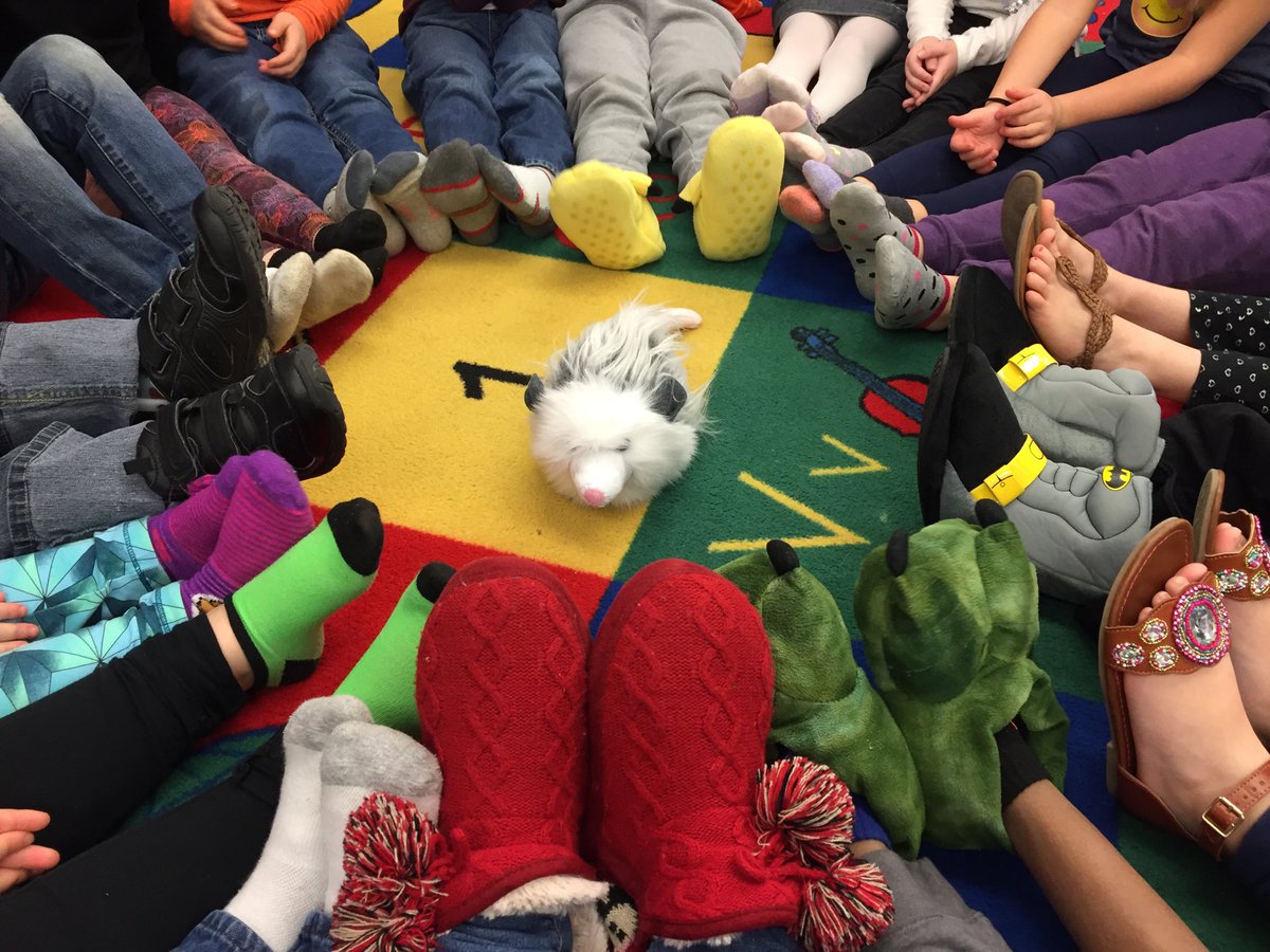 khaskins45's tweet photo. No shoes and Appleblossom visited! Kindergarten can be so fun! @kubiando72 @labelwp https://t.co/l6gGygzUIP