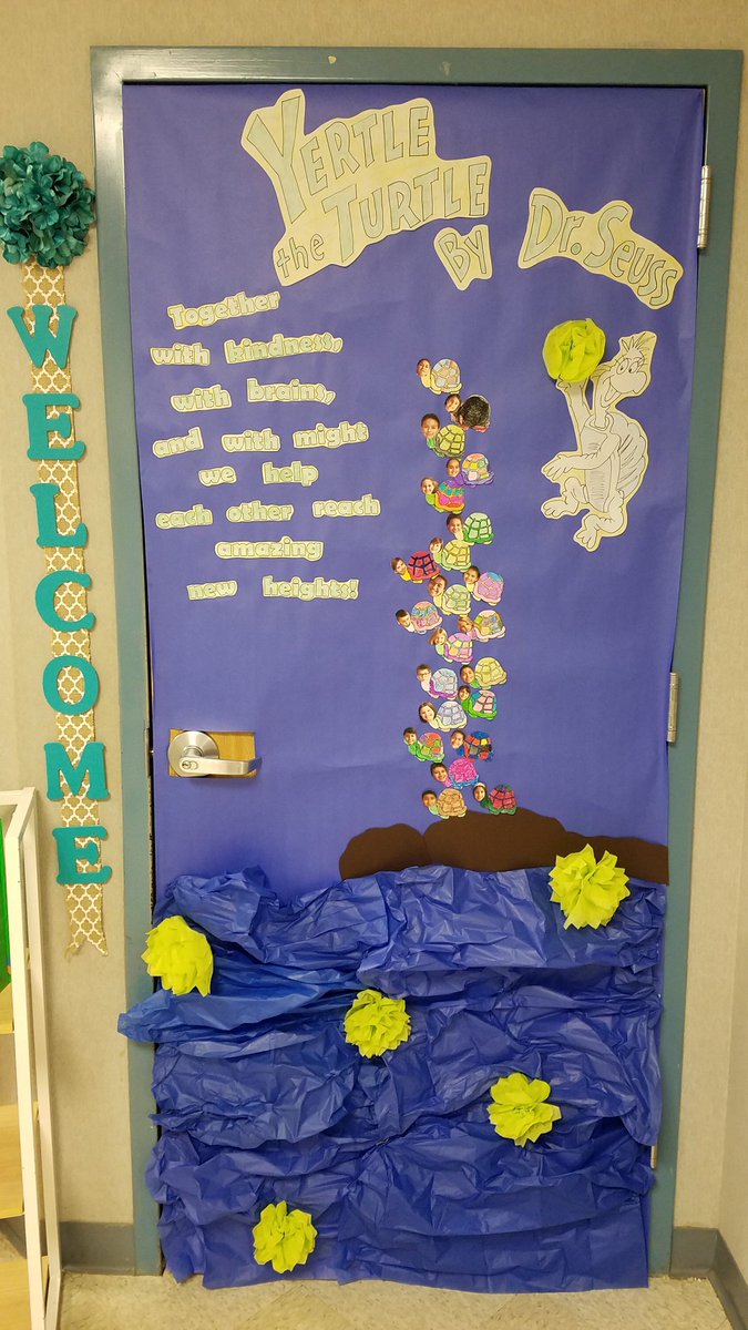 MrsHolbrook_4th's tweet photo. Ms.Fitko's class is ready for Dr. Seuss Week! We received 3rd place in the door decorating contest! https://t.co/oonThCtAig