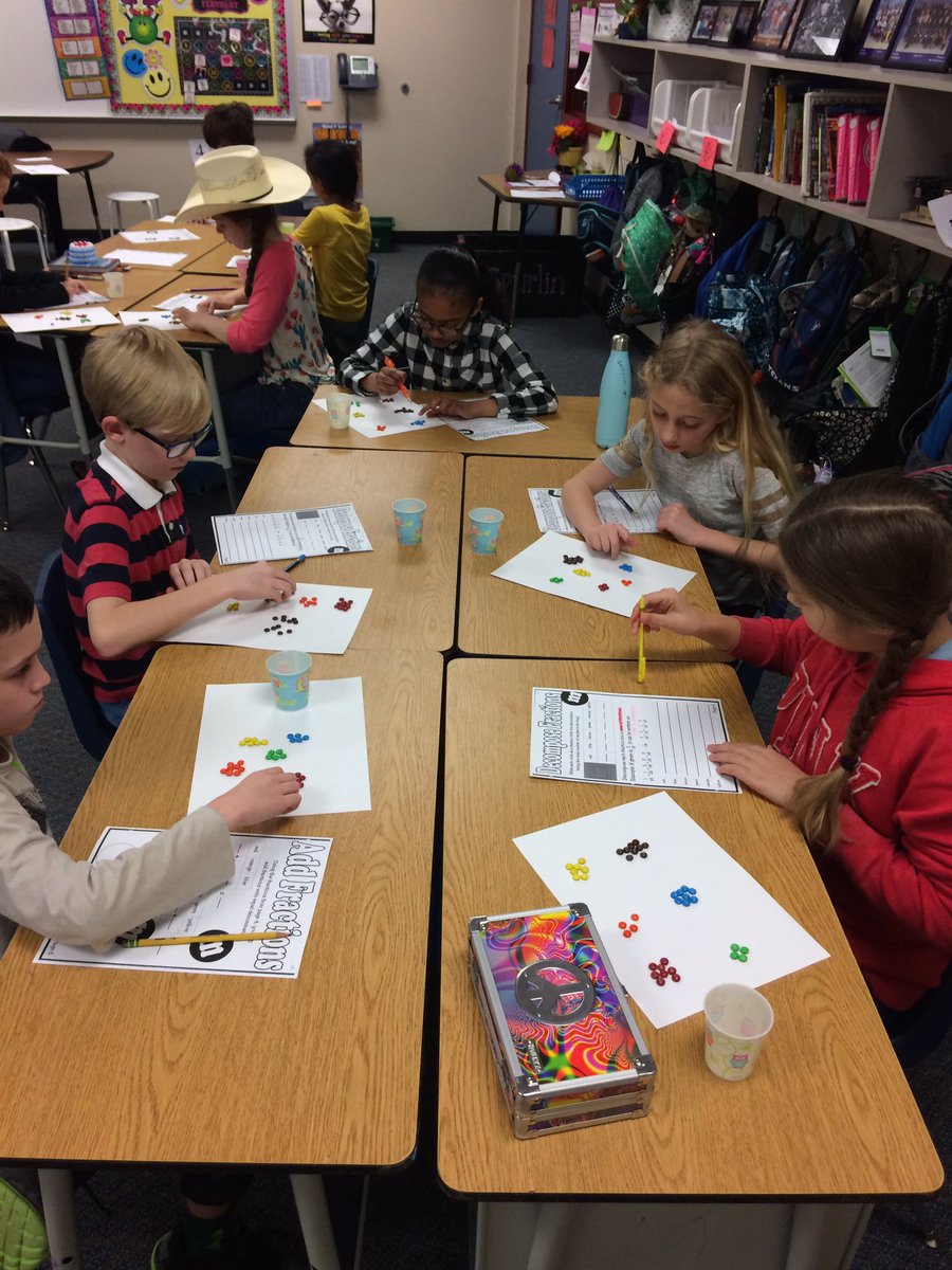 AmySpurlin1's tweet photo. Decomposing and adding fractions with M&amp;Ms😋 @cisdpowell https://t.co/DqjLiAjRRW