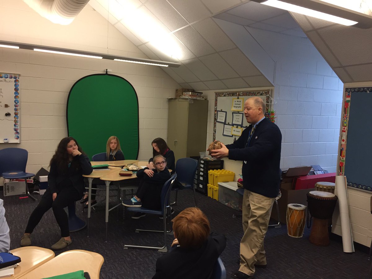 wdpiper's tweet photo. Thank you @HenryWend1 for sharing about Uganda and the Great Lakes to Great Lakes work done by @LifeAtUSM Global Scholars this week #globaled #usmourcommonbond #walktowater https://t.co/JpoJcX13LS