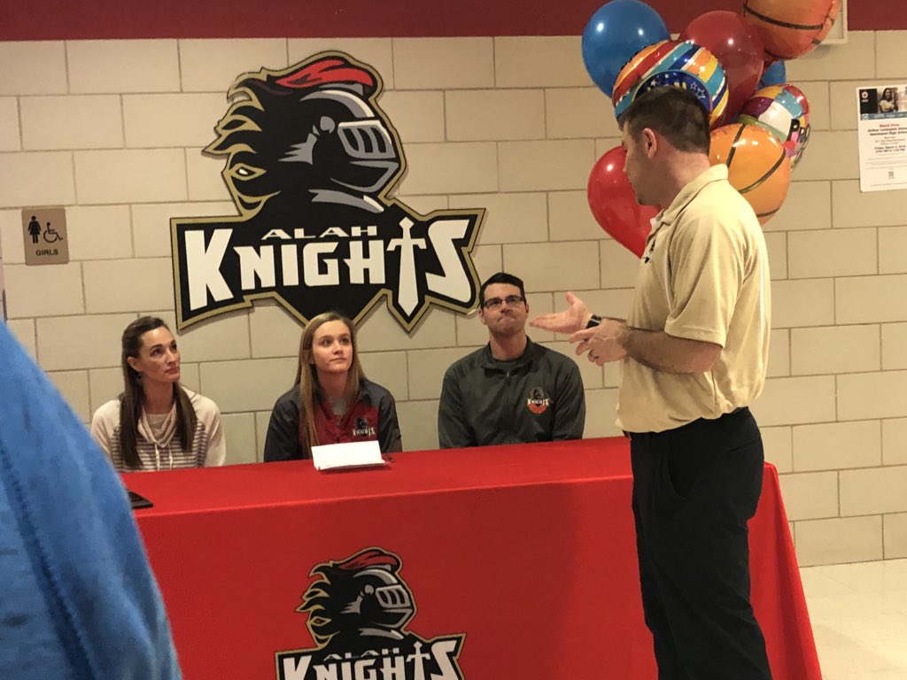 ALAHKnights's tweet photo. ‘The dream of any coach is to help create a place where a student athlete can be in a spot where she can go on and play! Thanks to her family and her teammates and all of her coaches !’  #loveourstudentathletes #GoKnights @LincolnLand is lucky to have you! https://t.co/83omY3Blv8