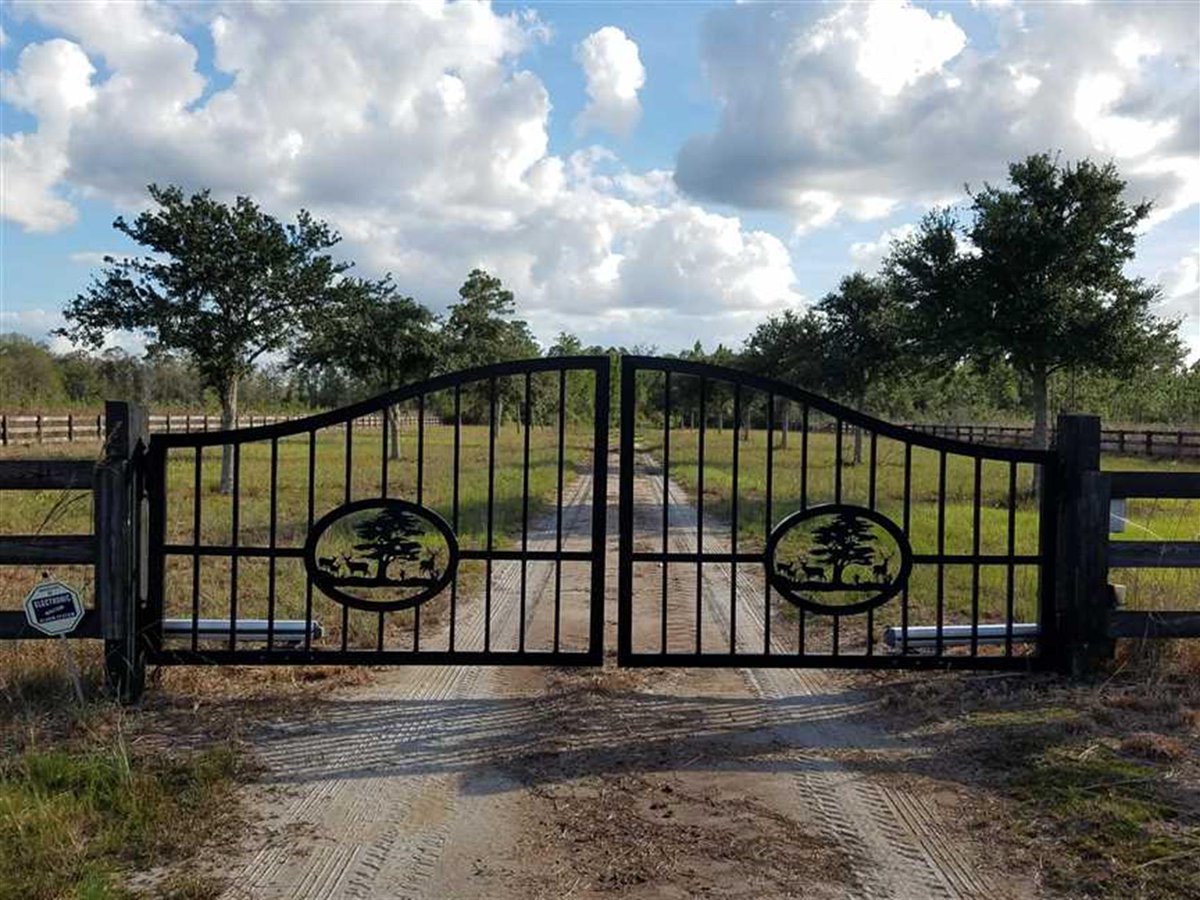 landflip's tweet photo. This one-of-a-kind, 101 +/- acre Georgia hunting retreat offers more privacy than you could imagine. Head over to the #LANDFLIP BLOG and learn more about this Showcase Listing offered by Terrell Brazell of @MOPCoastal https://t.co/MSHx7M3BGy #realestate #land https://t.co/7197T3uiIB