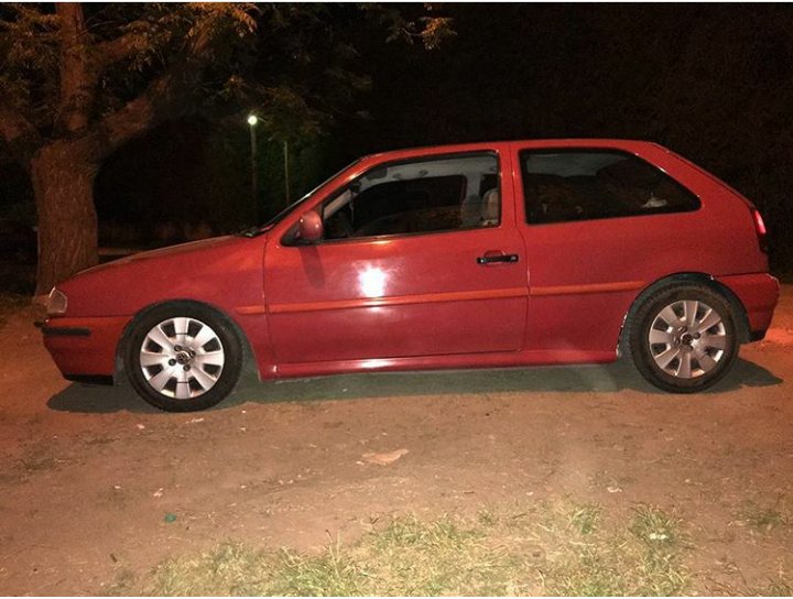 Ccamiperales's tweet photo. AUTO ROBADO HOY ENTRE LAS 14 Y 15 HS, EN 5 Y 57, TIENE UNA MANCHA BLANCA EN LA PARTE DE ATRÁS DEL GUARDABARRO. AYUDENME A DIFUNDIR POR FAVOR https://t.co/upMEqQESU4