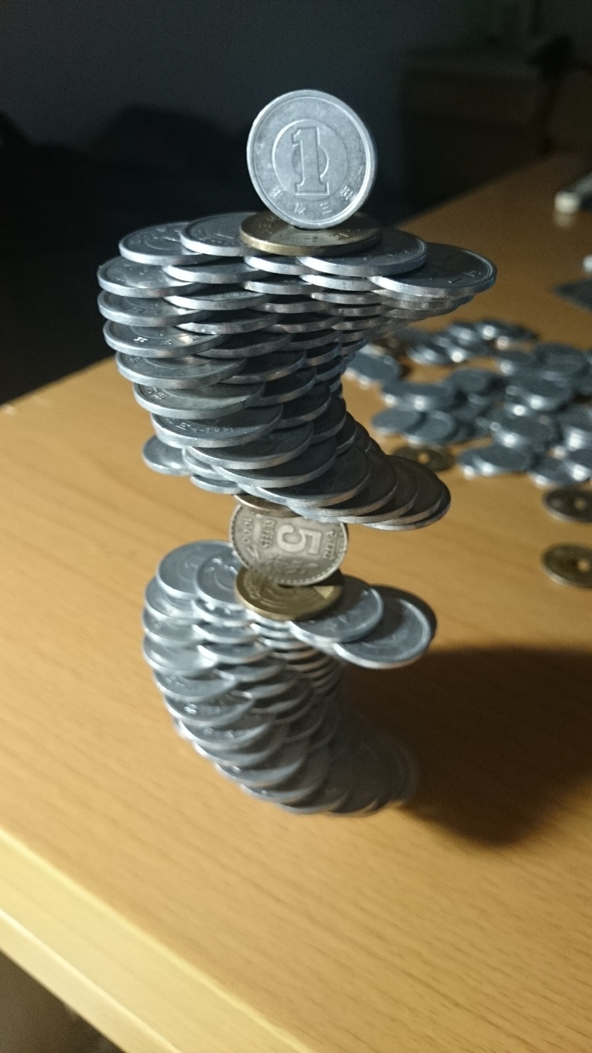 もはや芸術 たくさんの1円玉で凄いコインタワーを作る天才現るww 話題の画像プラス もはや芸術 たくさんの1円玉で凄いコインタワーを作る天才現るww 話題の画像プラス