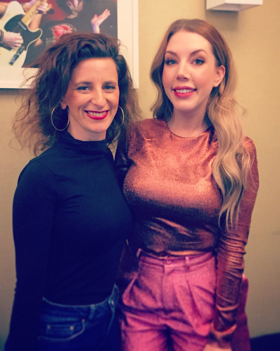 felicityward's tweet photo. Opened the show for this absolute dreamboat tonight. Thanks for having me @Kathbum , as you can see, I didn’t blend my foundation onto my neck so I look windburnt. I’m gonna try it as a new trend. #glitterroom #kathbum #KweenK https://t.co/GsbUoNPIE3