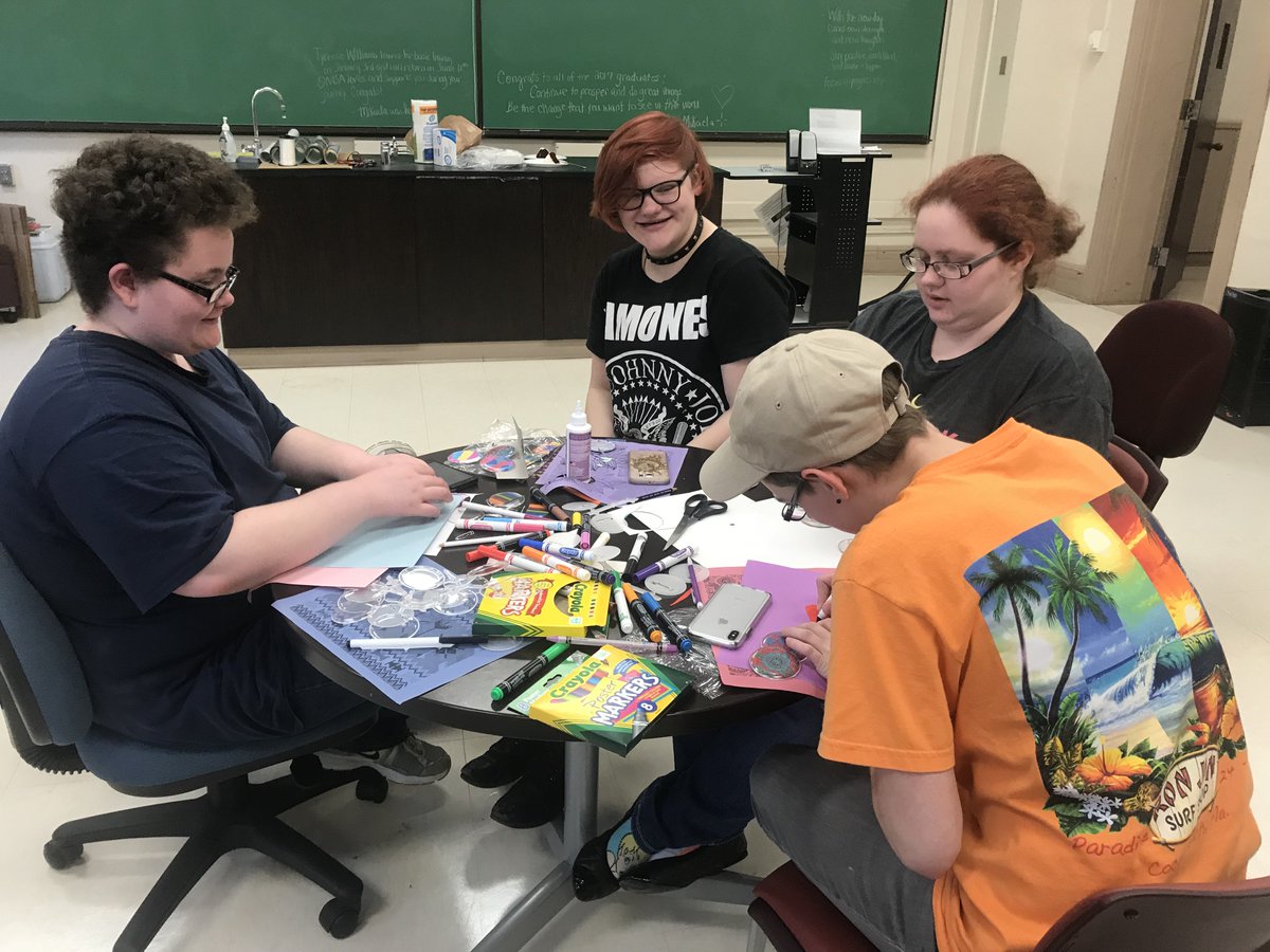 LGBTatEKU's tweet photo. Mentors from our Pride Team making buttons to brighten days! https://t.co/vmqacO6hmP