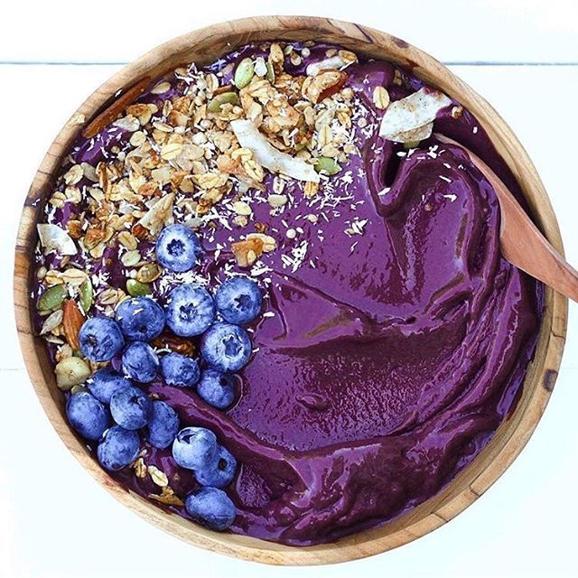 smoothie_bowls's tweet photo. How incredible is this BEAUTIFUL bowl of Purple Power smoothie, by the GORGEOUS Sophie of @rawandfree 💜💖💜💖💜 Sophie has loaded this bowl with delicious + body lovin’ organic açai... love it ✨💜 https://t.co/7VTSuwydMr https://t.co/6XQECJ3hDa