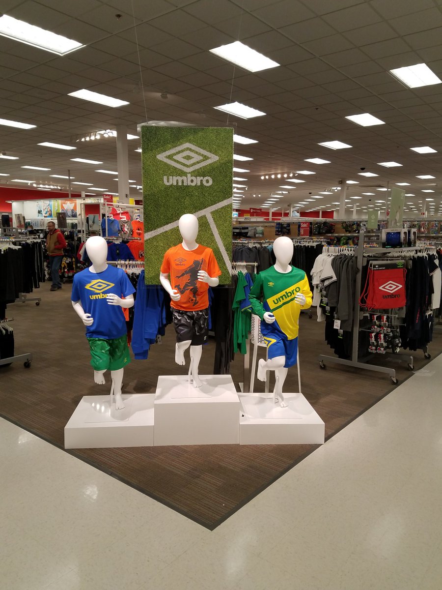 Felt like a kid again setting #Umbro &amp; had some great laughs with fellow moms too #1774 <a href="/jenngoldbach/">Jennifer Goldbach</a> @ncraynon <a href="/batsonal/">Alexandra Batson</a>