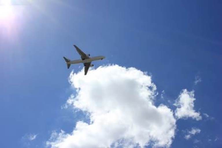 広島県 広島空港から旅をしてみませんか 広島空港から 東京 札幌 仙台 沖縄 ソウル 大連 北京 上海 台北 香港 シンガポールに直行便を運航しています 乗継便を利用して世界各地に行くこともできます 是非 ご利用ください