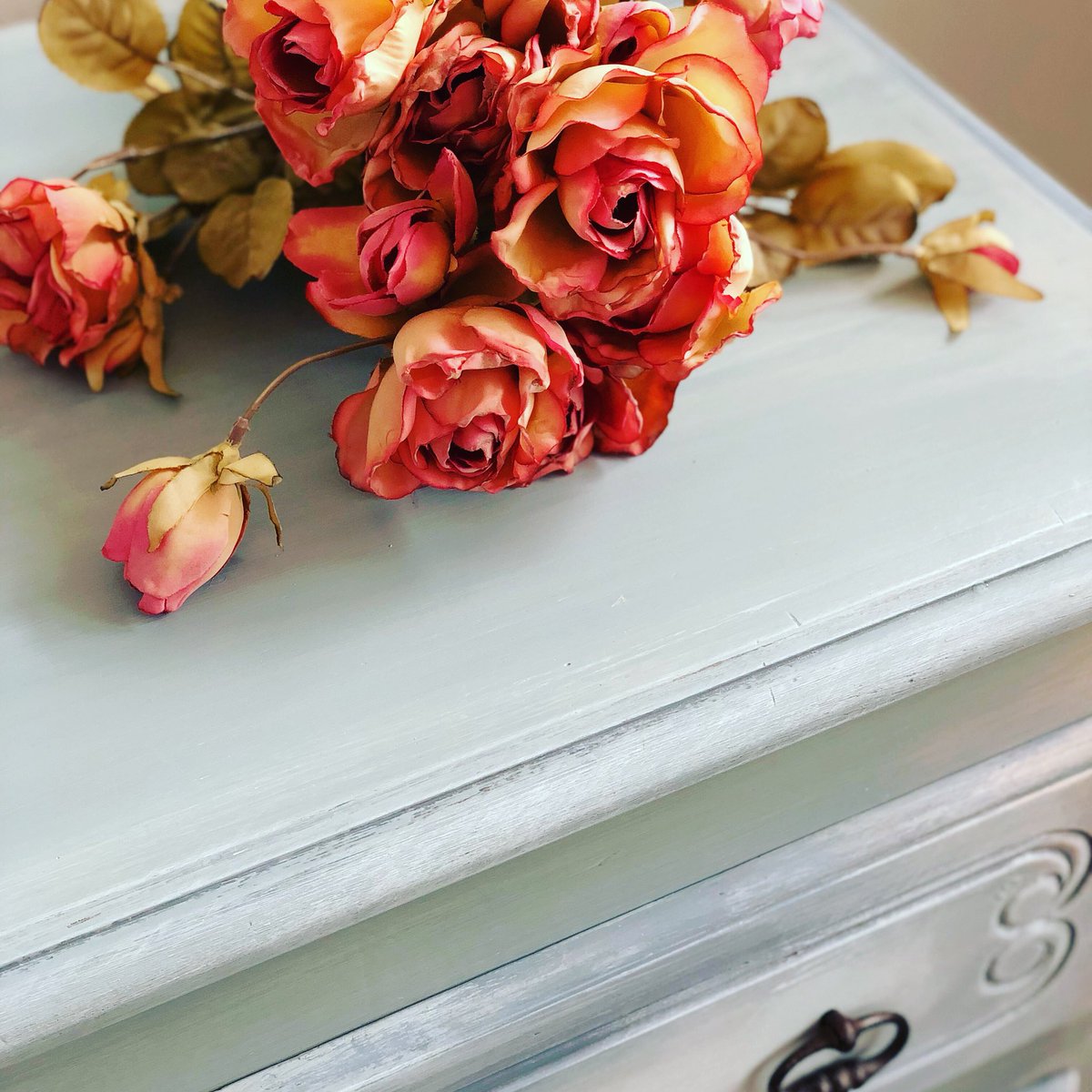 homerevivals's tweet photo. Blending with @FusionPaint was a dream, I used 4 Fusion colours to get this dreamy blended old world look.
What do you think? #paintitbeautful #champness #littlewhale #prairiesunset #fortyorkred #rawsilk #fresco #paintedfurniture #paintingtechniques #paintingspecialist #Educator https://t.co/Sl1ZGOiCyP