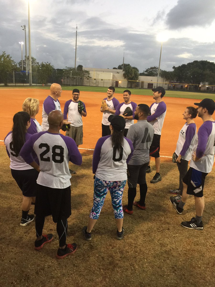 loyalt81's tweet photo. Coach Brad inspiring Team TLE! #TLEsoftball @BWahl729 @TheLearningExp https://t.co/pSv5VAiSAE