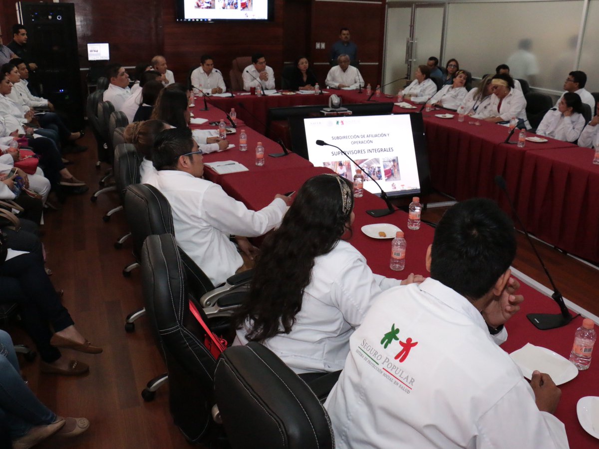 SSalud_Tab's tweet photo. Con el fin de fortalecer la coordinación interinstitucional entre la @SSalud_Tab y el Régimen Estatal de Protección Social en Salud, el secretario de Salud, Dr. @Rfcernaleeder sostuvo este viernes reunión de trabajo con el personal del @seguropopt. https://t.co/z7jUwYTLfl