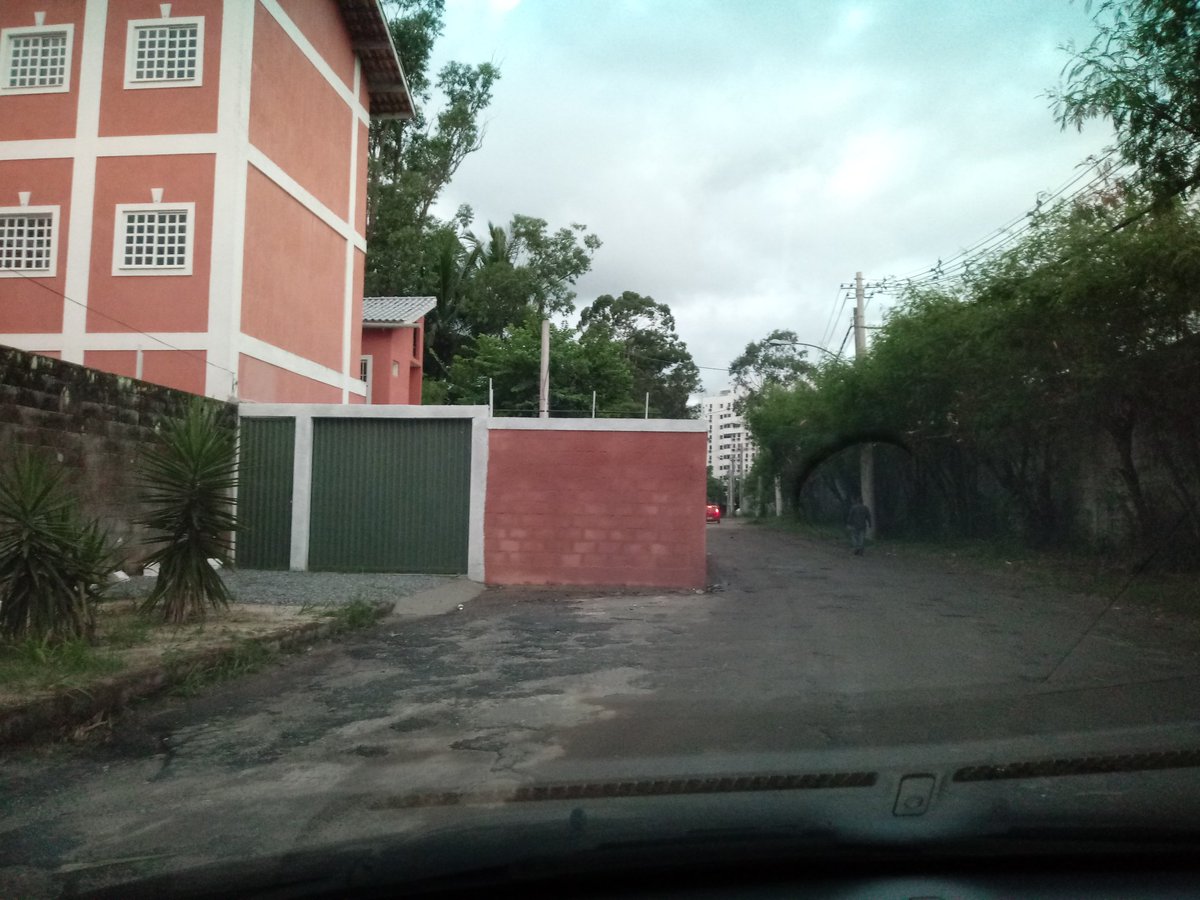 valdemir's tweet photo. @Pode isso produção? RT @Fabio_7602: E o "puxadinho" na rua Athos Bulcão, no Recreio, realmente invadiu a rua, já tomou forma, foi finalizado e nada foi feito pela Prefeitura do RJ... VERGONHOSO E LAMENTÁVEL!!! https://t.co/TXCeNSzHIC https://t.co/qdsULSQ1KW