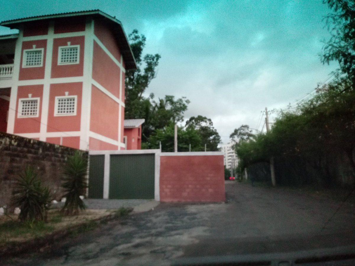 valdemir's tweet photo. @Pode isso produção? RT @Fabio_7602: E o "puxadinho" na rua Athos Bulcão, no Recreio, realmente invadiu a rua, já tomou forma, foi finalizado e nada foi feito pela Prefeitura do RJ... VERGONHOSO E LAMENTÁVEL!!! https://t.co/TXCeNSzHIC https://t.co/qdsULSQ1KW